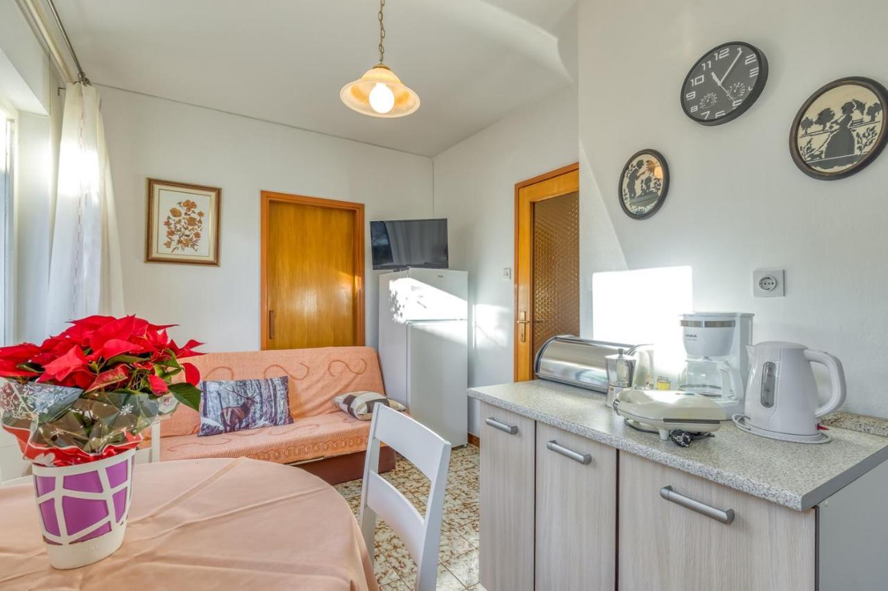 Apartment Complex Nevia Porec Bagian luar foto