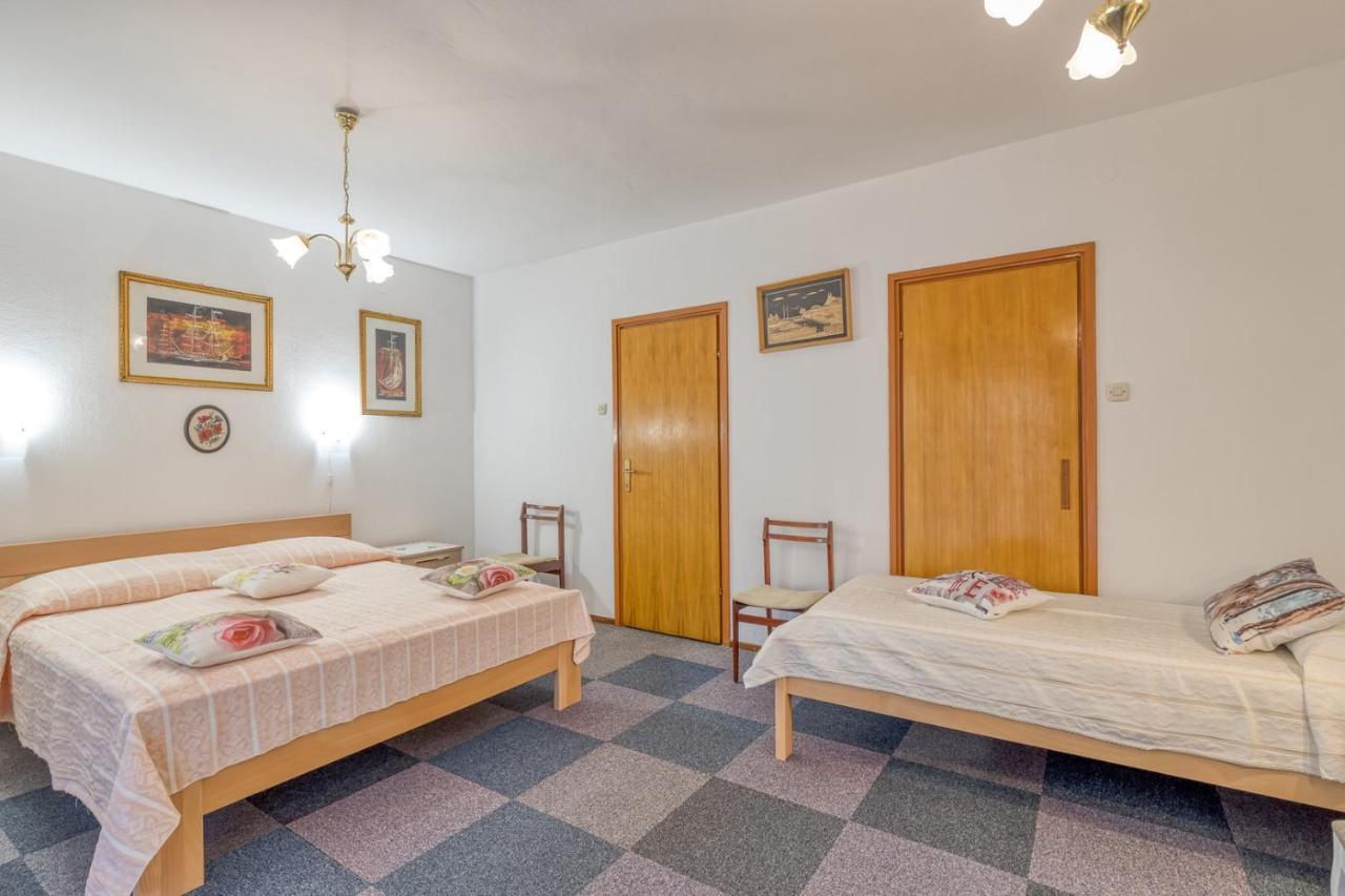 Apartment Complex Nevia Porec Bagian luar foto