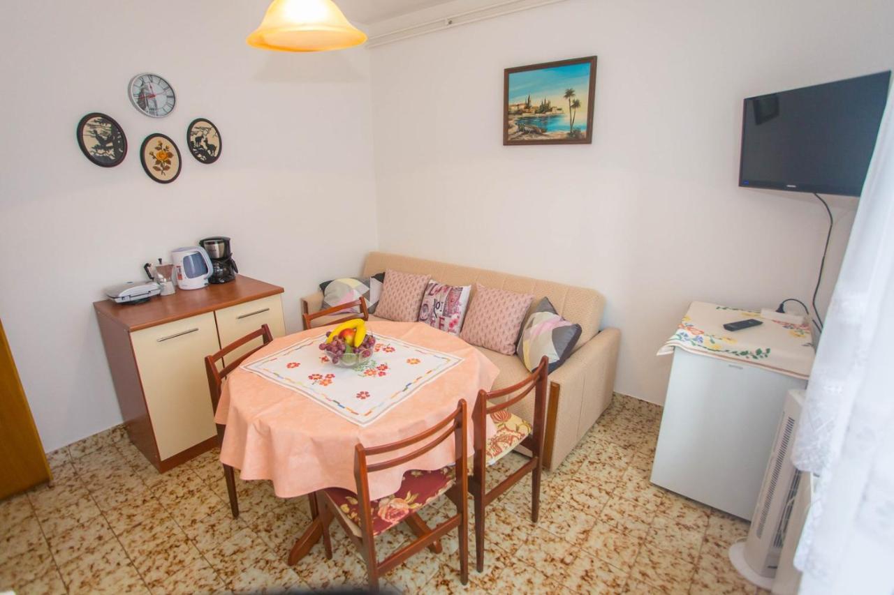 Apartment Complex Nevia Porec Bagian luar foto