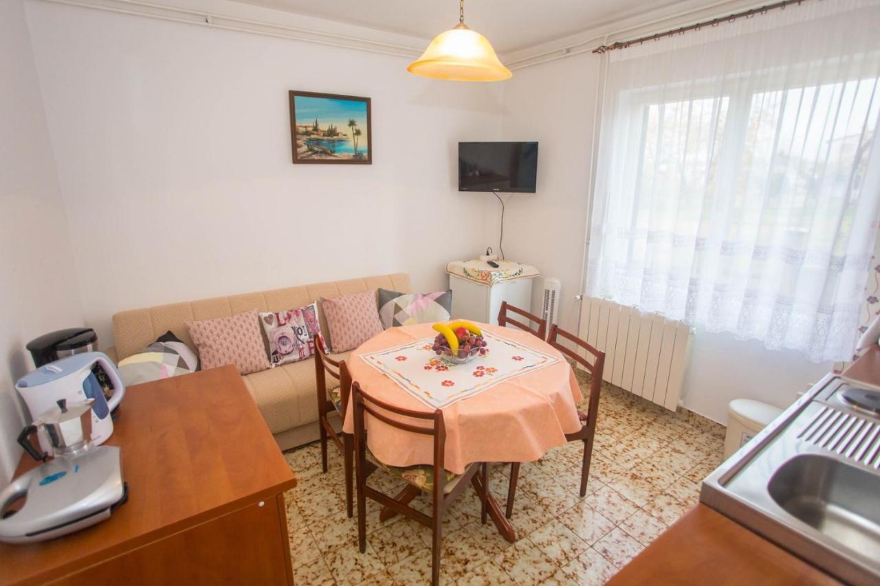 Apartment Complex Nevia Porec Bagian luar foto