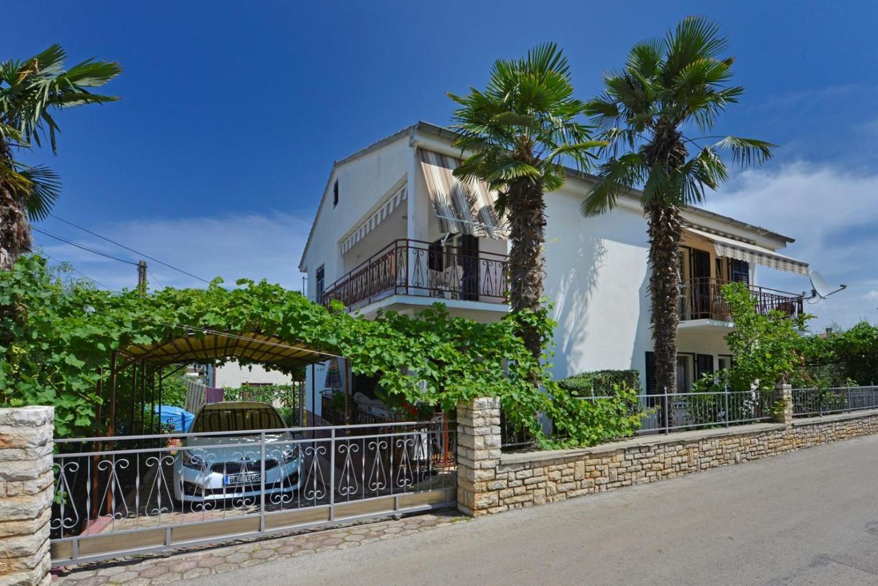 Apartment Complex Nevia Porec Bagian luar foto