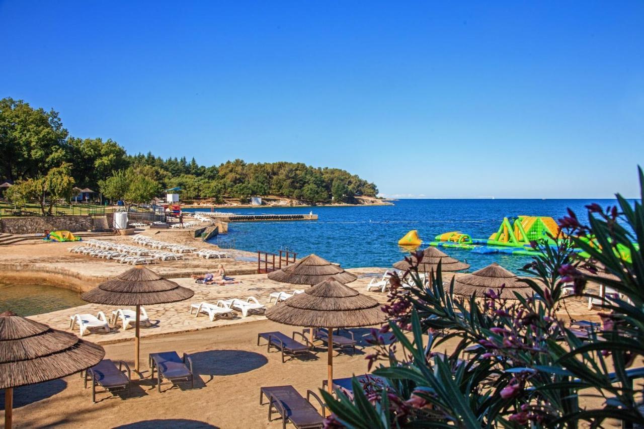 Apartment Complex Nevia Porec Bagian luar foto